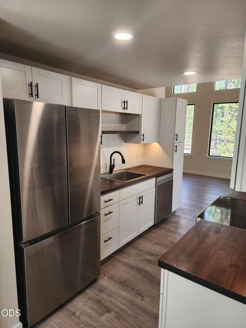 52318 Dustan Road, La Pine, OR 97739