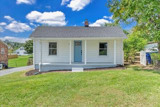 75 Clearview DR, Christiansburg, VA 24073