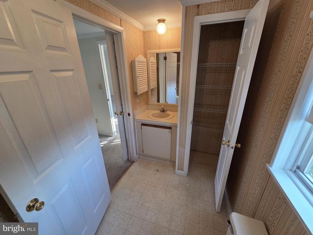 24 SHAGBARK CT E, Harleysville, PA 19438