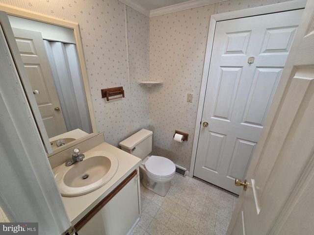 24 SHAGBARK CT E, Harleysville, PA 19438