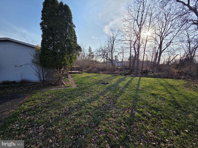 24 SHAGBARK CT E, Harleysville, PA 19438