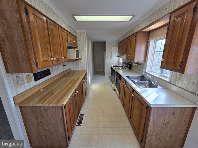 24 SHAGBARK CT E, Harleysville, PA 19438