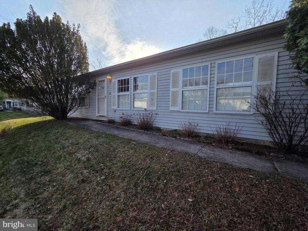 24 SHAGBARK CT E, Harleysville, PA 19438