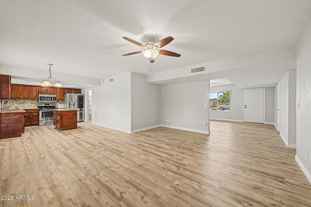 4416 E KELTON Lane, Phoenix, AZ 85032