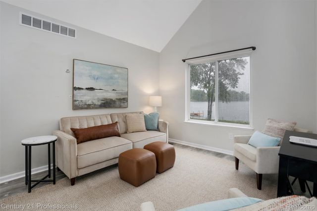 1052 Maple Heights Drive, White Lake Charter Township, MI 48386