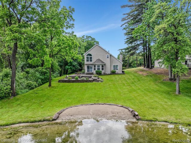 1052 Maple Heights Drive, White Lake Charter Township, MI 48386