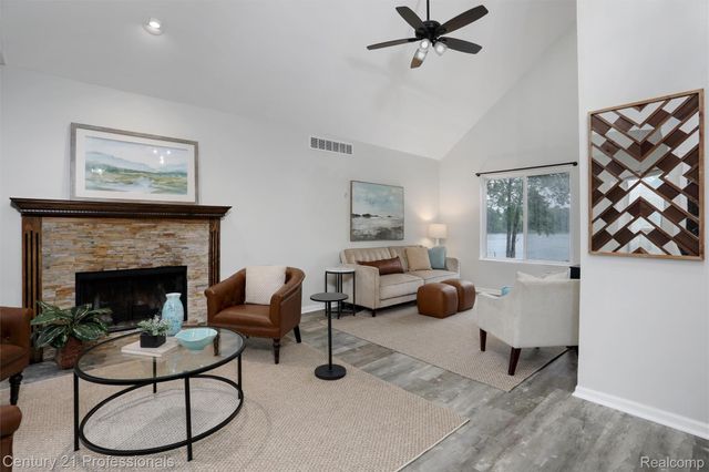 1052 Maple Heights Drive, White Lake Charter Township, MI 48386