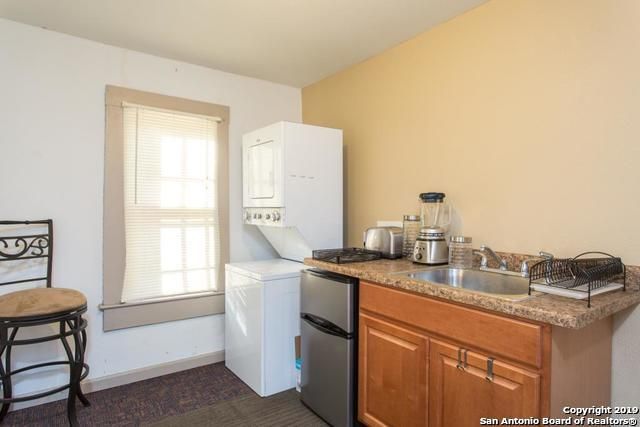 1633 W KINGS HWY, San Antonio, TX 78201