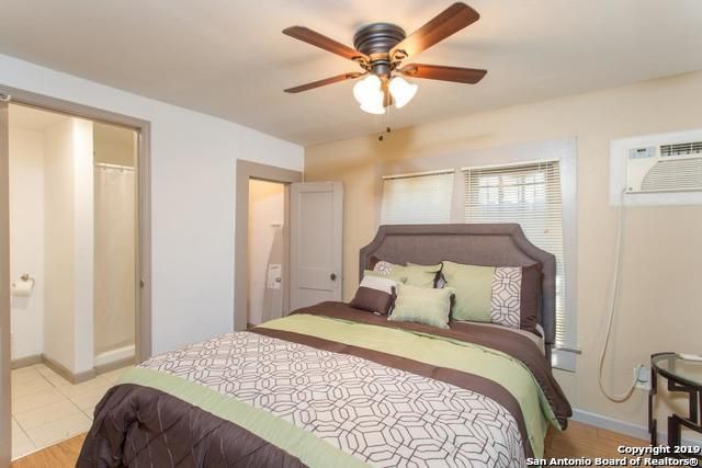 1633 W KINGS HWY, San Antonio, TX 78201