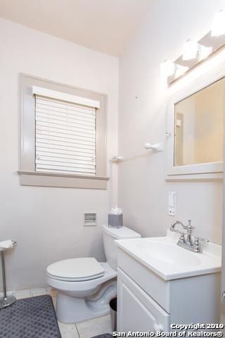 1633 W KINGS HWY, San Antonio, TX 78201