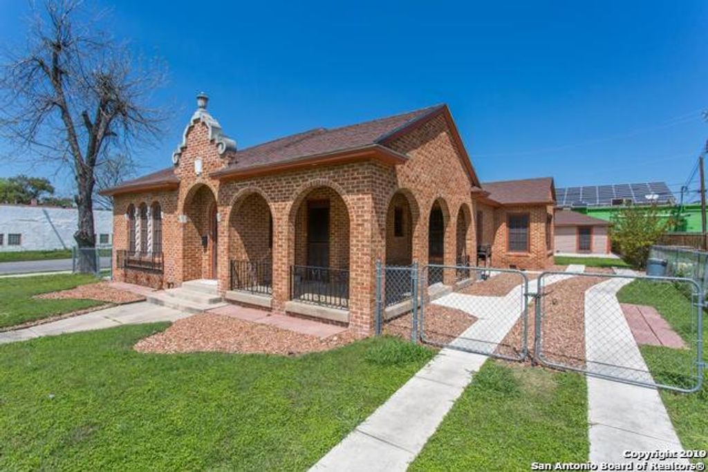 1633 W KINGS HWY, San Antonio, TX 78201