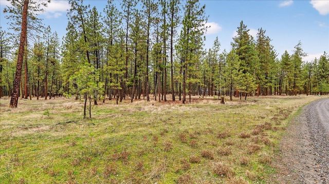 23600 N McLellan Ln, Nine Mile Falls, WA 99026