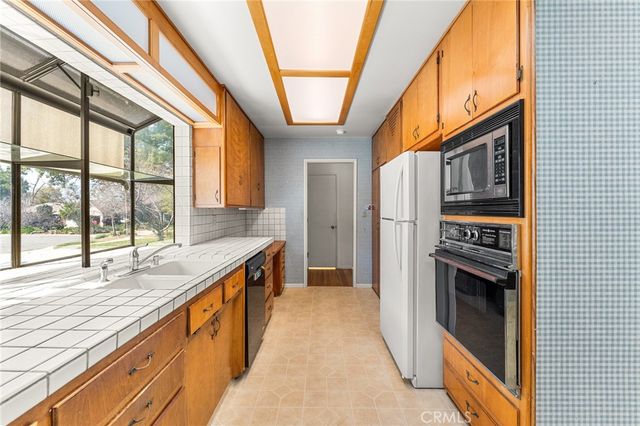 947 Nottingham Drive, Redlands, CA 92373