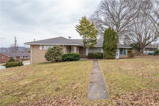 616 Boxwood Dr, Unity Twp, PA 15650