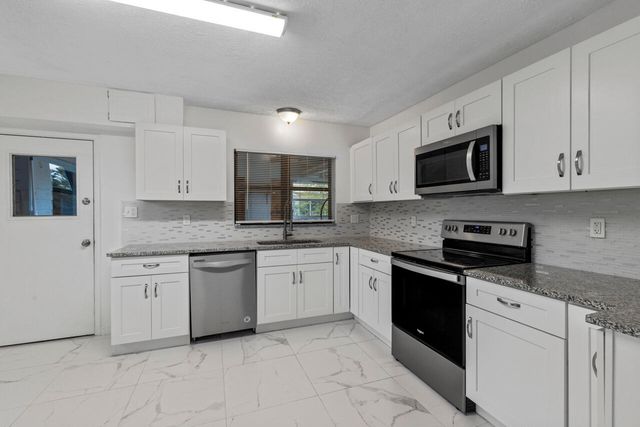 1412 Bayshore Drive, Fort Pierce, FL 34949