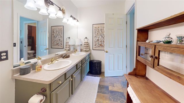 4569 N WOODS Drive, Erie, PA 16511