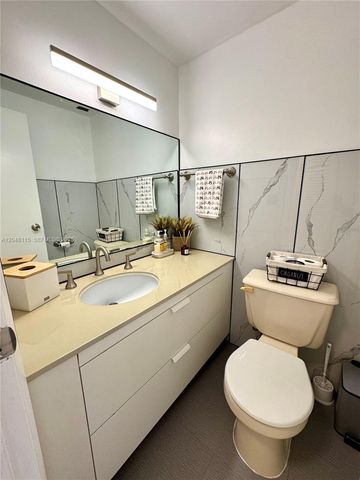 300 Bayview Dr 1603, Sunny Isles Beach, FL 33160