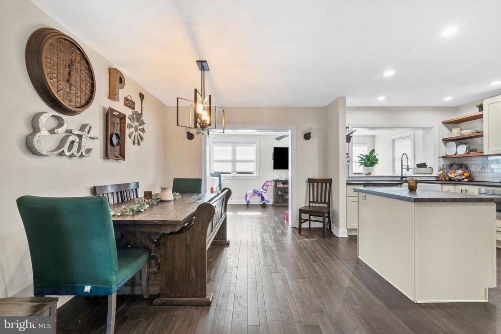 Image 10 of property listing at 12449 SWEET BRIAR RD, Philadelphia, PA 19154