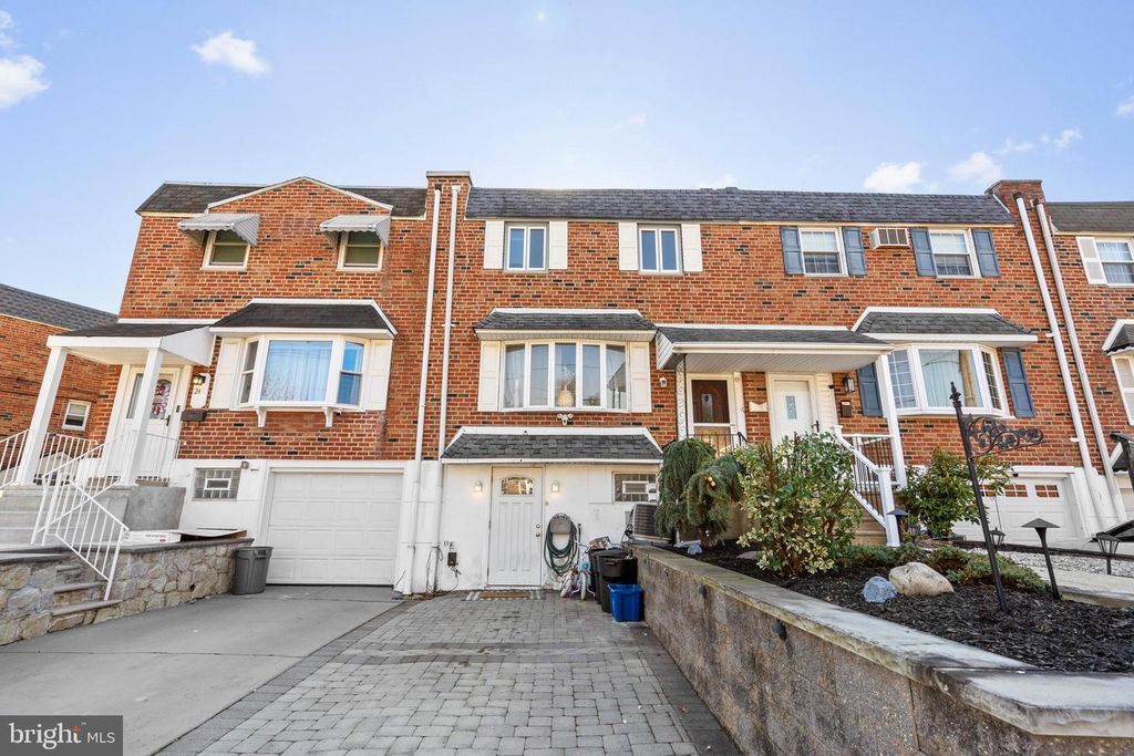 Image 2 of property listing at 12449 SWEET BRIAR RD, Philadelphia, PA 19154