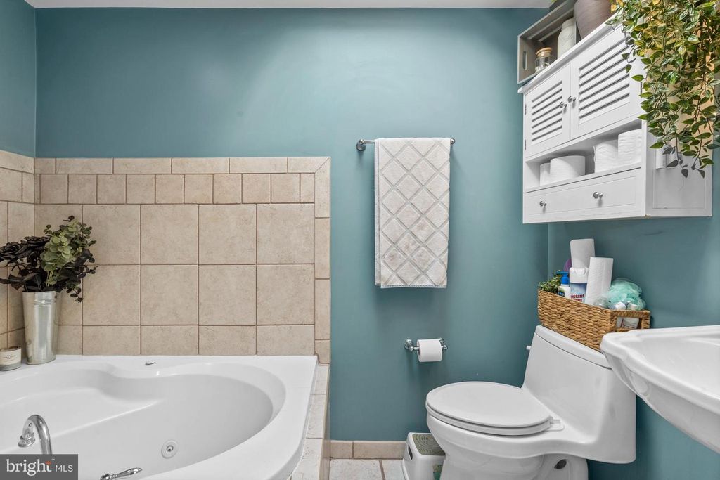 Image 20 of property listing at 12449 SWEET BRIAR RD, Philadelphia, PA 19154