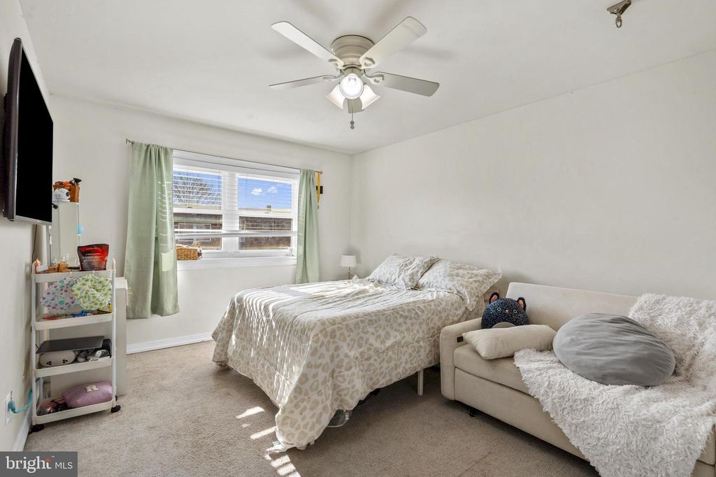 Image 23 of property listing at 12449 SWEET BRIAR RD, Philadelphia, PA 19154