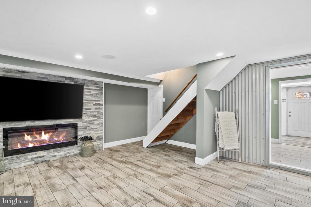 Image 25 of property listing at 12449 SWEET BRIAR RD, Philadelphia, PA 19154