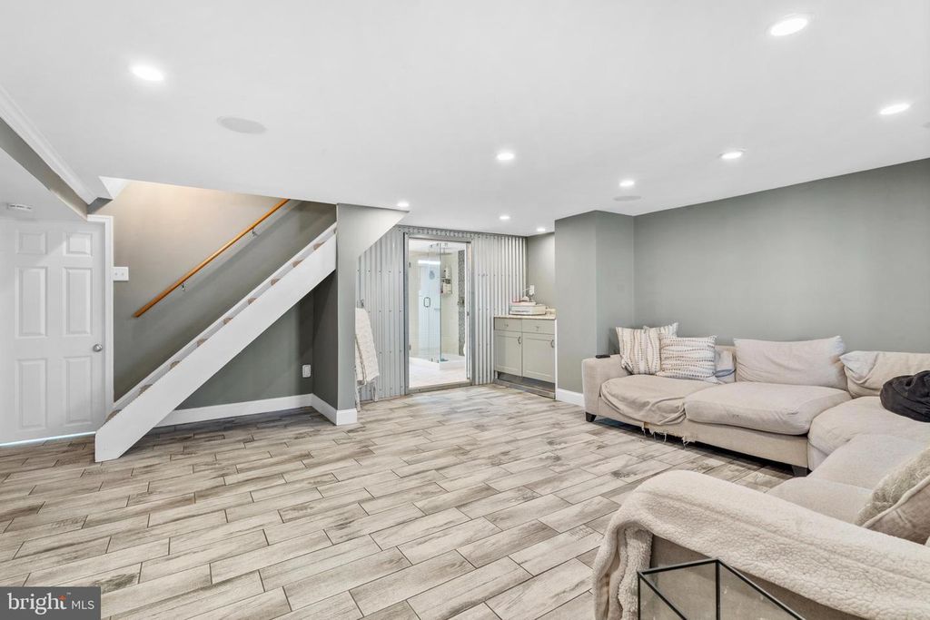 Image 26 of property listing at 12449 SWEET BRIAR RD, Philadelphia, PA 19154