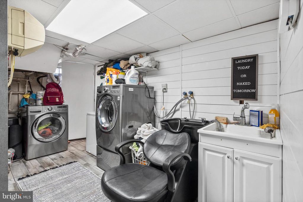 Image 29 of property listing at 12449 SWEET BRIAR RD, Philadelphia, PA 19154