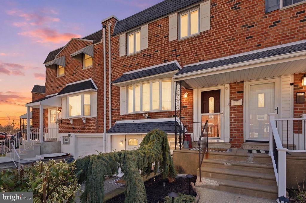 Image 3 of property listing at 12449 SWEET BRIAR RD, Philadelphia, PA 19154