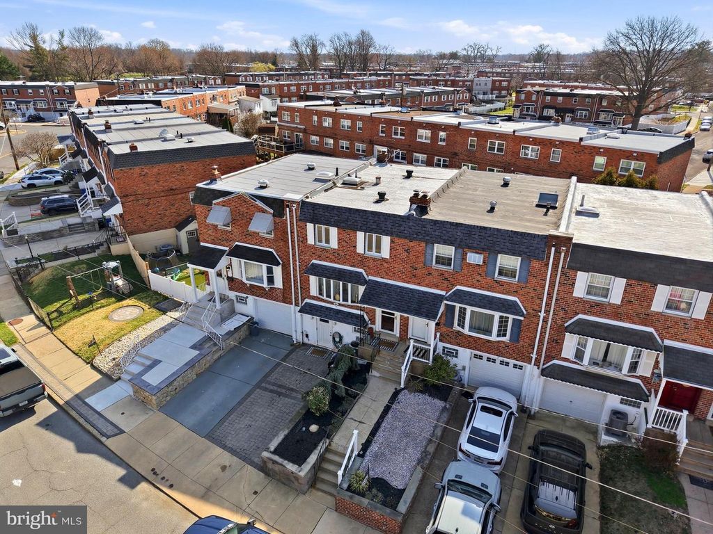 Image 37 of property listing at 12449 SWEET BRIAR RD, Philadelphia, PA 19154