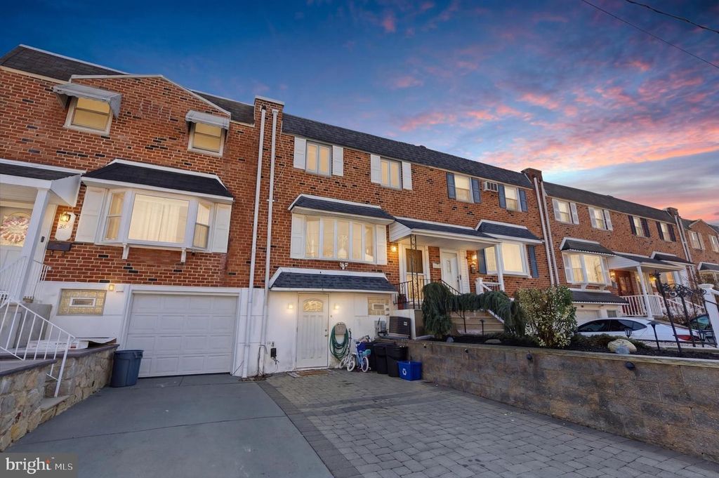 Image 5 of property listing at 12449 SWEET BRIAR RD, Philadelphia, PA 19154