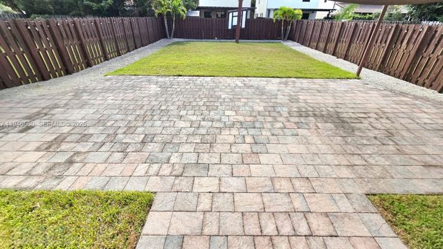 10032 NW 87th Ter, Doral, FL 33178