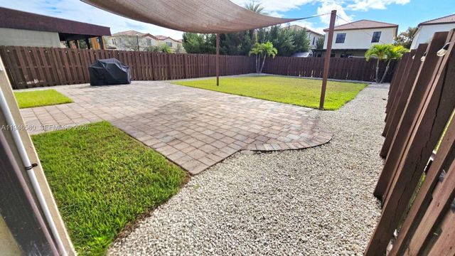 10032 NW 87th Ter, Doral, FL 33178