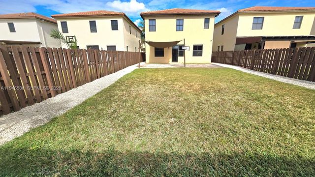 10032 NW 87th Ter, Doral, FL 33178
