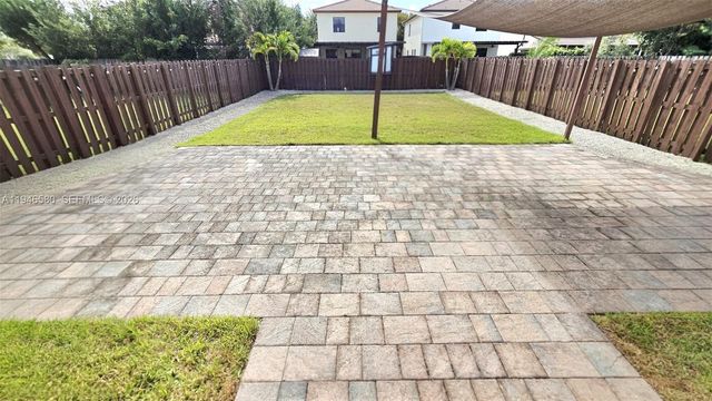 10032 NW 87th Ter, Doral, FL 33178