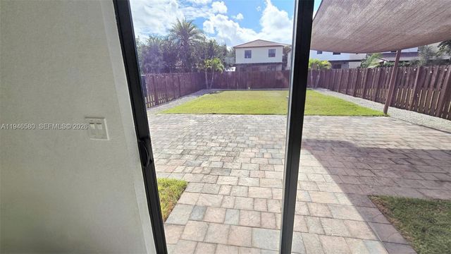 10032 NW 87th Ter, Doral, FL 33178