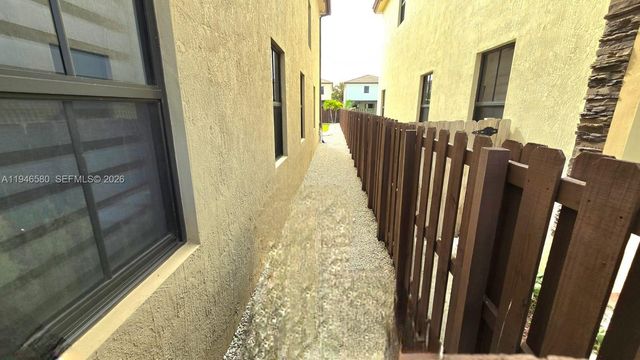 10032 NW 87th Ter, Doral, FL 33178