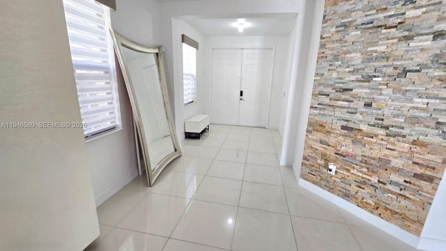 10032 NW 87th Ter, Doral, FL 33178