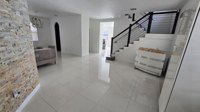 10032 NW 87th Ter, Doral, FL 33178