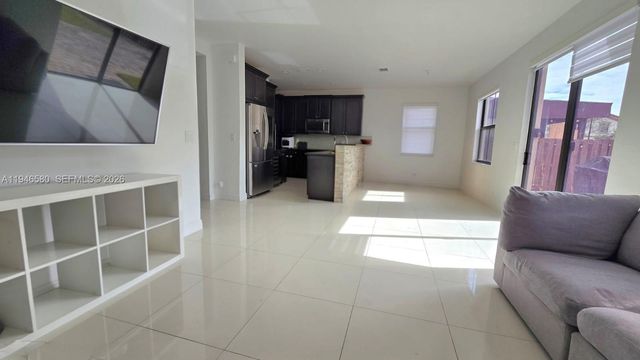 10032 NW 87th Ter, Doral, FL 33178