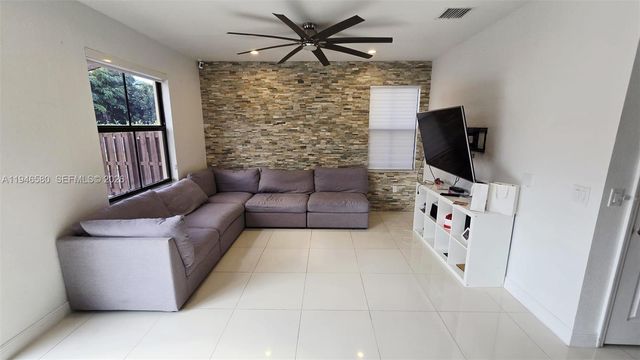 10032 NW 87th Ter, Doral, FL 33178