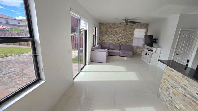 10032 NW 87th Ter, Doral, FL 33178