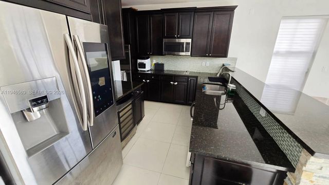 10032 NW 87th Ter, Doral, FL 33178