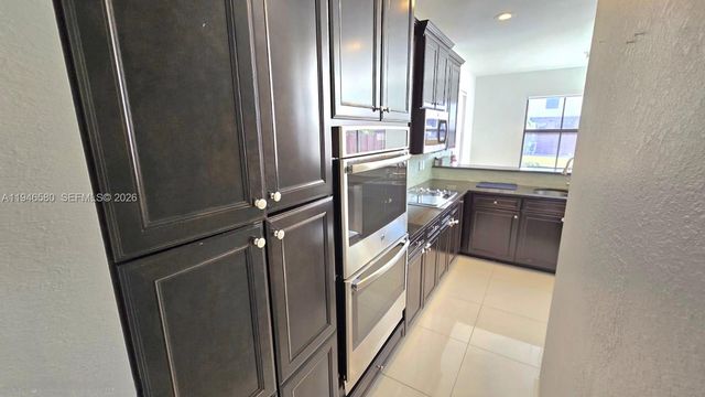 10032 NW 87th Ter, Doral, FL 33178