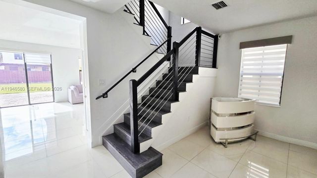 10032 NW 87th Ter, Doral, FL 33178