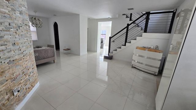 10032 NW 87th Ter, Doral, FL 33178