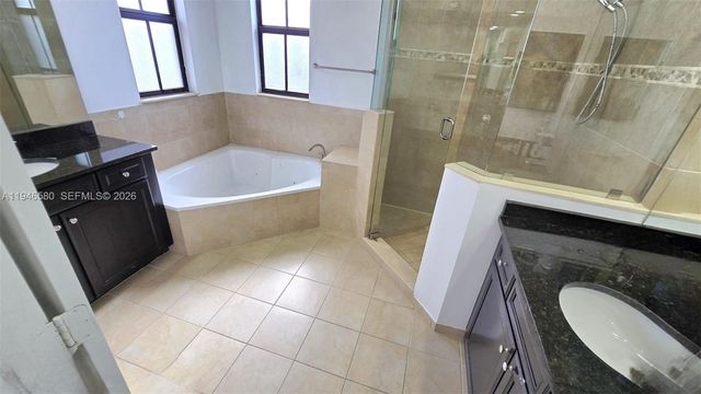 10032 NW 87th Ter, Doral, FL 33178