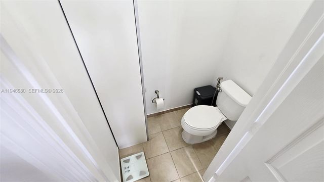 10032 NW 87th Ter, Doral, FL 33178