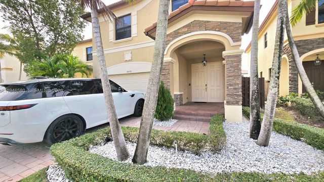 10032 NW 87th Ter, Doral, FL 33178