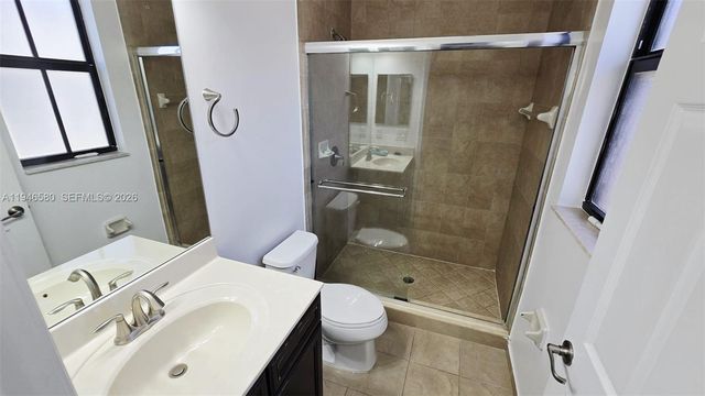 10032 NW 87th Ter, Doral, FL 33178